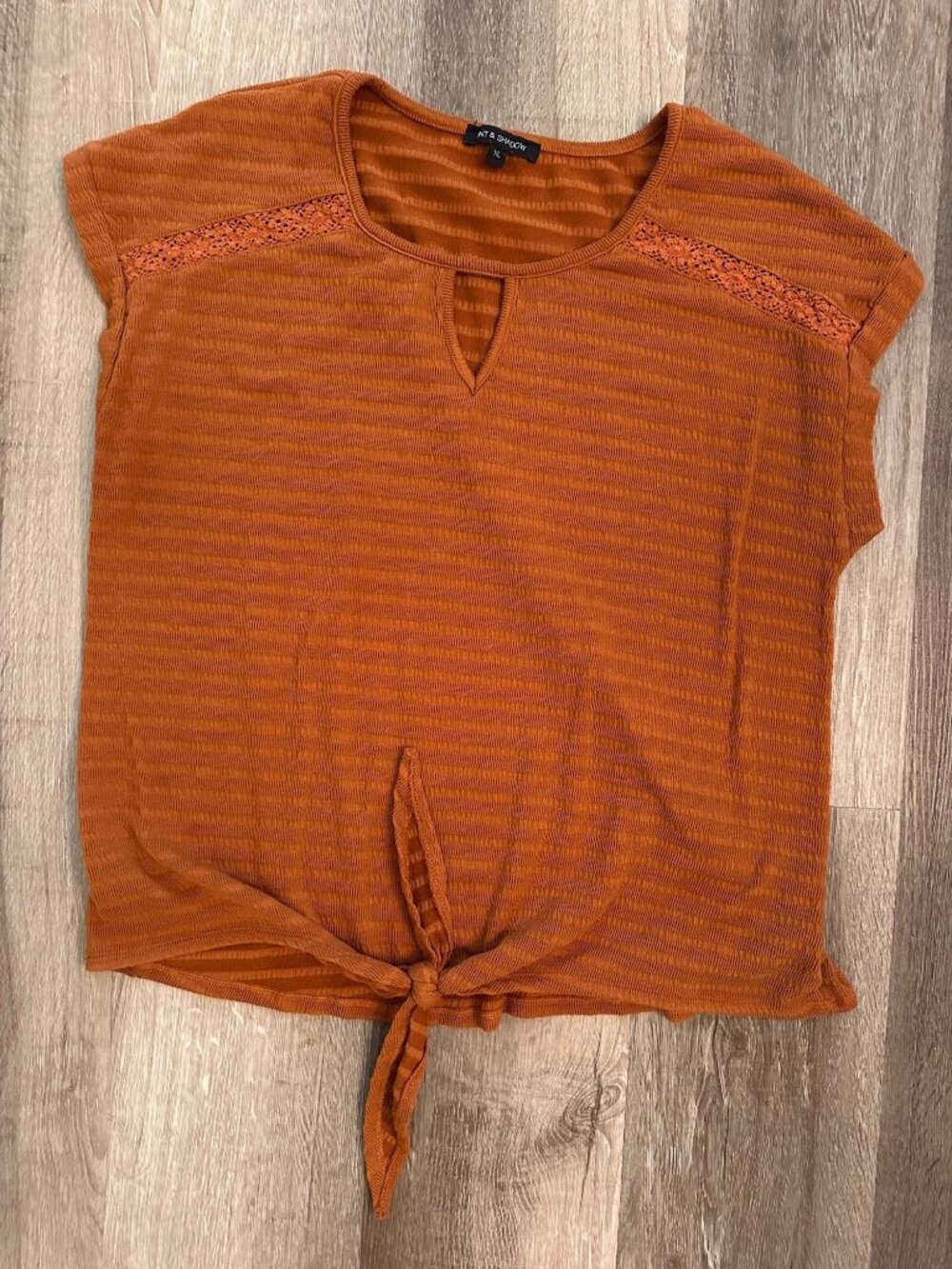 Tint & Shadow burnt orange top size XL